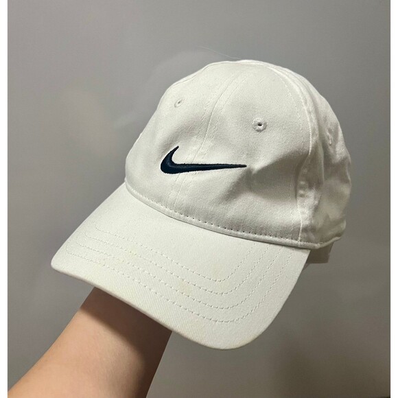 Nike embroidered Toddler ball cap hat - Picture 1 of 4
